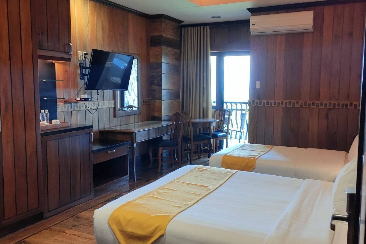 premier room | desk, soundproofing, free wifi, bed sheets