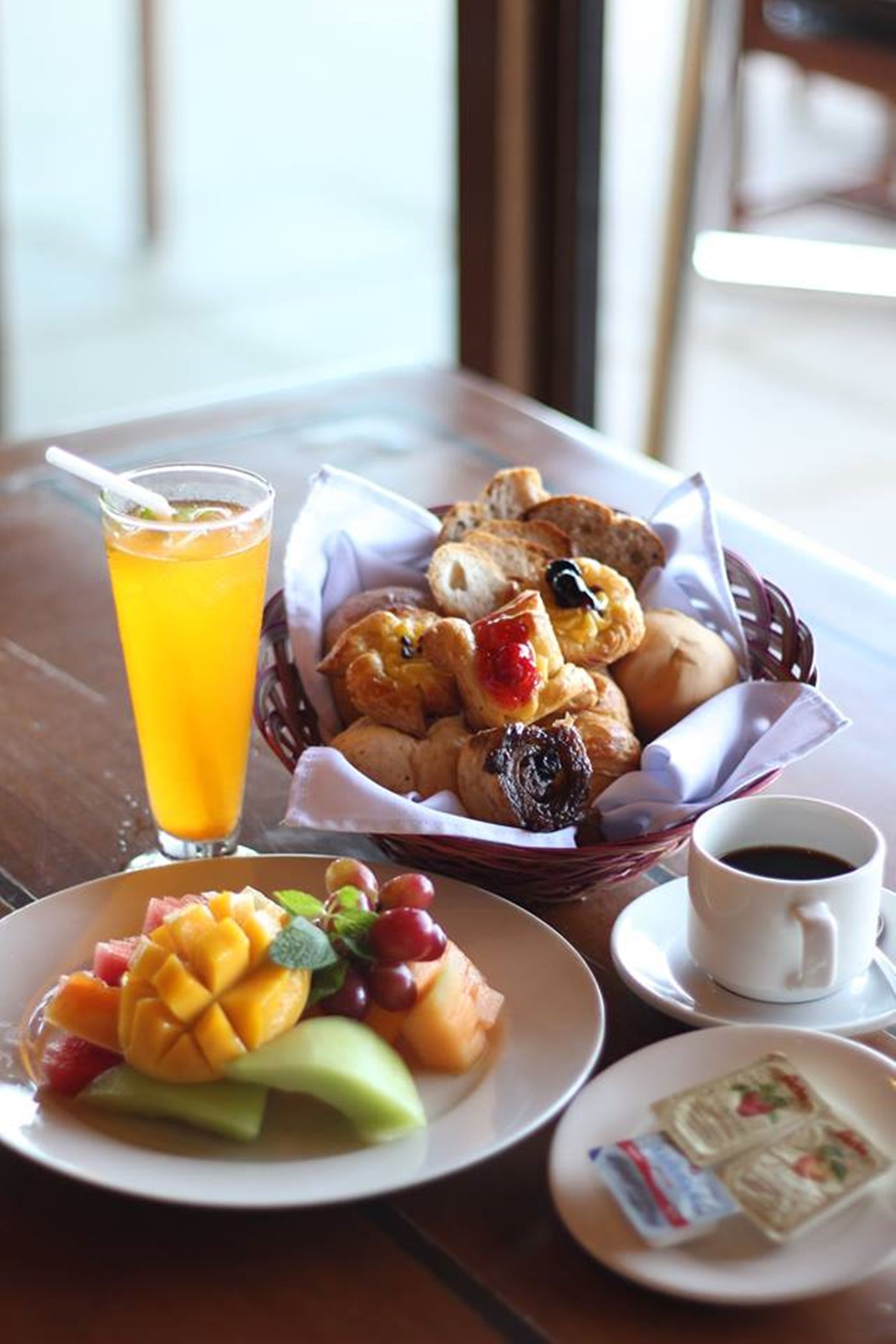 daily cooked-to-order breakfast (php 300 per person)