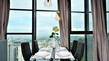 Apartamento, 1 quarto | Opções para refeição no quarto