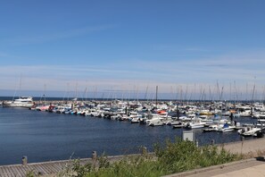 Marina - large holiday flat with a terrace on the ground floor, children are welcome (Mecklenburg-Vorpommern)