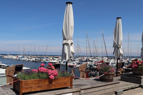 Geräumige Ferienwohnung mit Terrasse 300m bis zum Strand