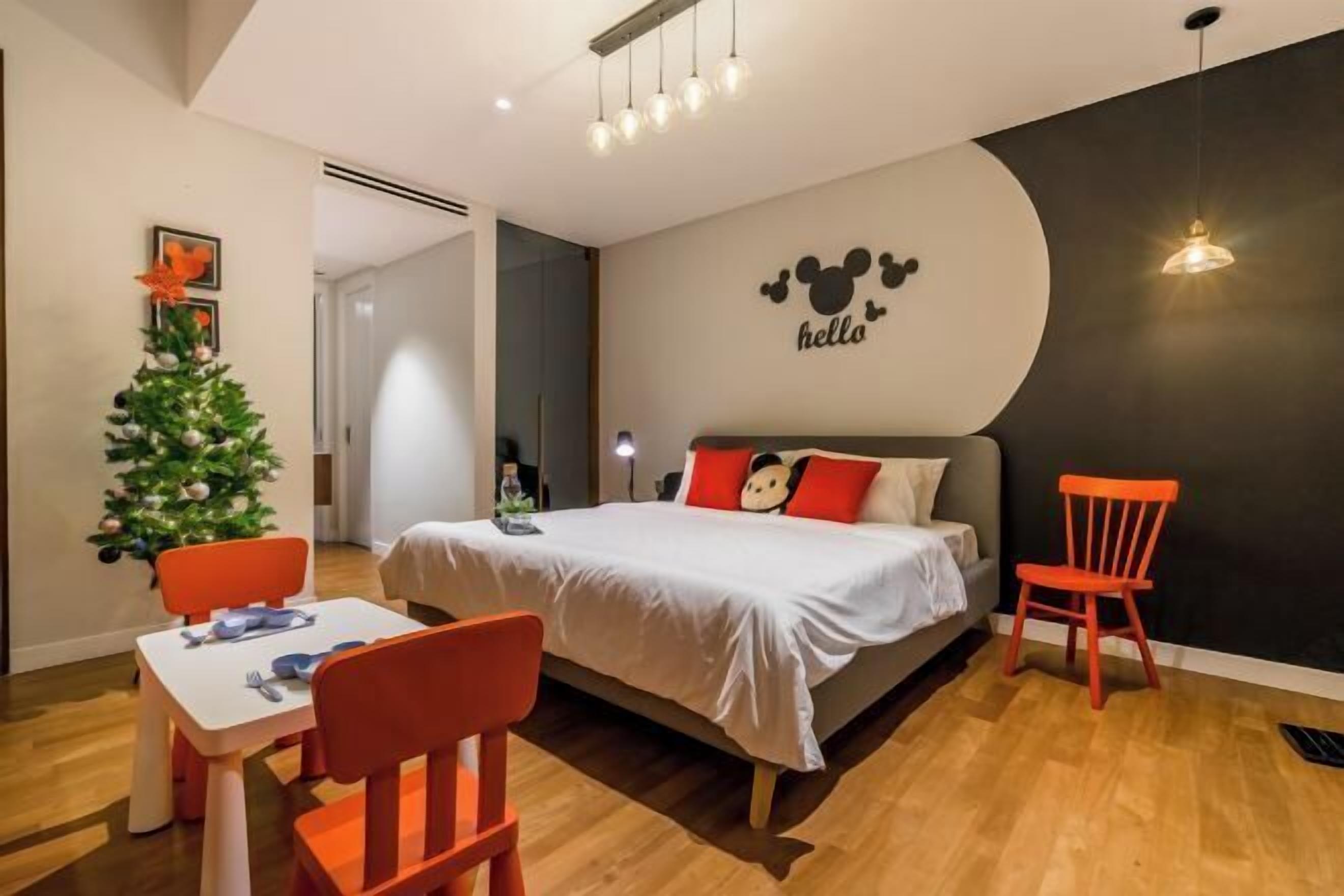 Gebar bulu kapas, langsir/tirai gelap terus, seterika/papan seterika 