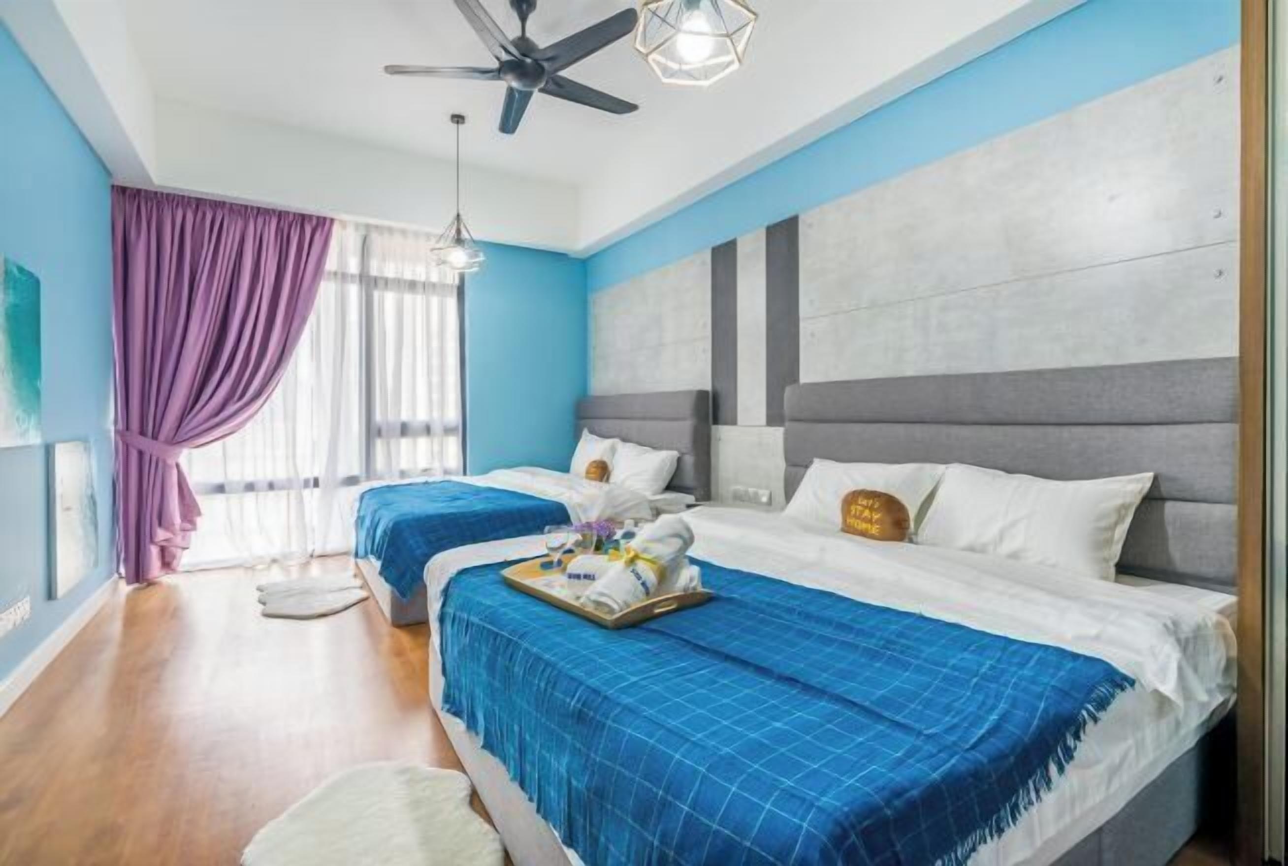 Gebar bulu kapas, langsir/tirai gelap terus, seterika/papan seterika 