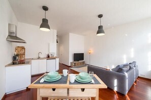 Superior Apartment, 1 King Bed with Sofa bed | Private kitchen | Stovetop, espresso maker, coffee/tea maker, cookware/dishes/utensils - Gautam Residences (Brussels)