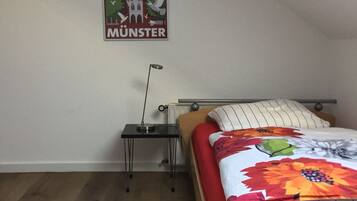 1 slaapkamer, een strijkplank/strijkijzer, gratis wifi, beddengoed