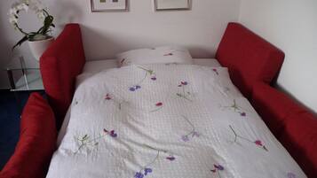 1 habitación, tabla de planchar con plancha, wifi gratis y ropa de cama