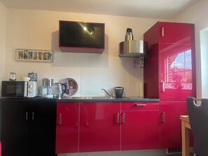 Fridge, microwave, coffee/tea maker, electric kettle - NATURE and PEACE 🍀 Cozy, quiet 2-room vacation apartment in Münster. (Münster)