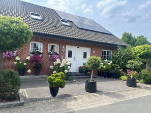 Exterior - NATURE and PEACE 🍀 Cozy, quiet 2-room vacation apartment in Münster. (Münster)
