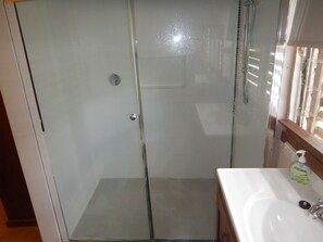 Pine Cottage: 3-Bedroom House | Bathroom | Shower, towels - Charming, Private 3-Bedroom Cottage By The Bay (Wynnum)