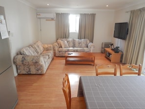 Pine Cottage: 3-Bedroom House | Air conditioning - Charming, Private 3-Bedroom Cottage By The Bay (Wynnum)