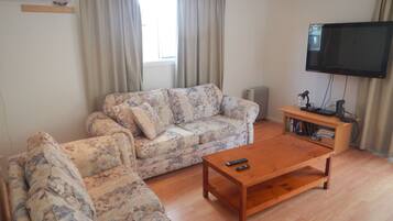 Pine Cottage: 3-Bedroom House | Living room | 40-inch flat-screen TV with cable channels, TV