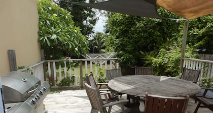 Charming, Private 3-Bedroom Cottage By The Bay