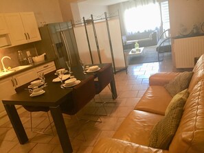 TV, books - Apartment city center discounted by the week (Gaillac)