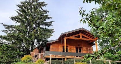 Gemütliches Chalet Haut-Jura - Schwimmbad auf dem Landgut - Terrasse mit freiem Blick