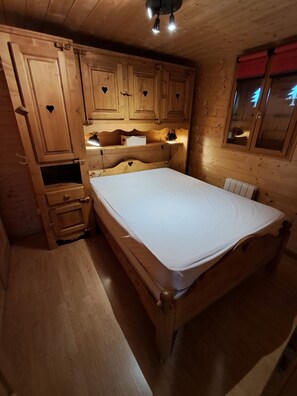 2 bedrooms - Cosy Haut-Jura chalet - Swimming pool on the grounds - Beautiful terrace (Saint-Laurent-en-Grandvaux)