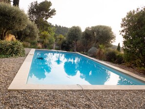 Outdoor pool - Exceptional architect-designed villa - Dominant view, private pool, absolute calm (Ceyreste)