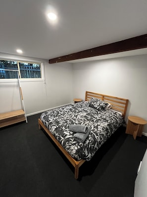 5 bedrooms, premium bedding, iron/ironing board, free WiFi - Cedar Lookout (Wynnum)