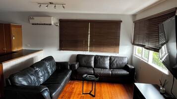 5 bedrooms, premium bedding, iron/ironing board, free WiFi