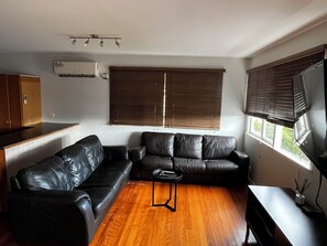 5 bedrooms, premium bedding, iron/ironing board, free WiFi