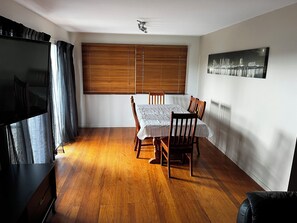 5 chambres, literie de qualité supérieure, fer et planche à repasser