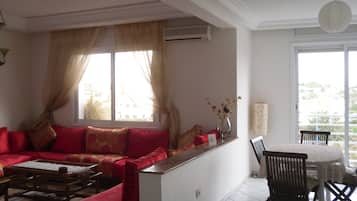 Fernseher, DVD-Player, Stereoanlage