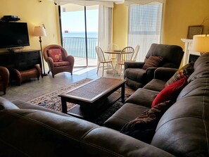 تلفزيون ذكي، ألعاب فيديو، مشغل دي في دي، كرة قدم الطاولة