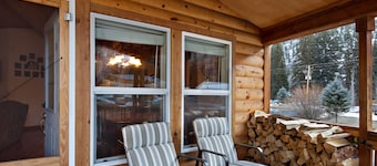 NEUE AUFLISTUNG! Geräumige Kabine am Wasser mit Whirlpool, möblierter Terrasse und Holzofen