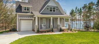 Southern Breeze lake front property is pet friendly for an additional fee