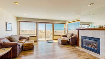 TV, caminetto, lettore DVD, impianto stereo