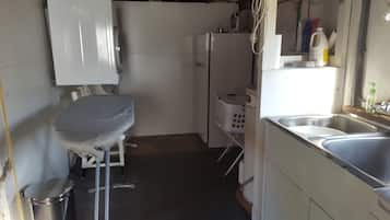 Maison, 3 chambres | Blanchisserie