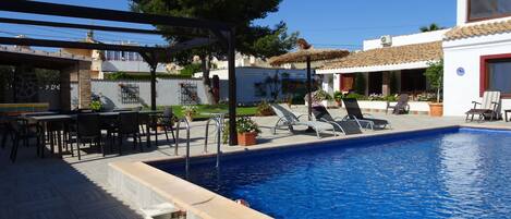 室外游泳池,恒温泳池