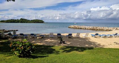 Breezy Studio, footsteps from the beach.