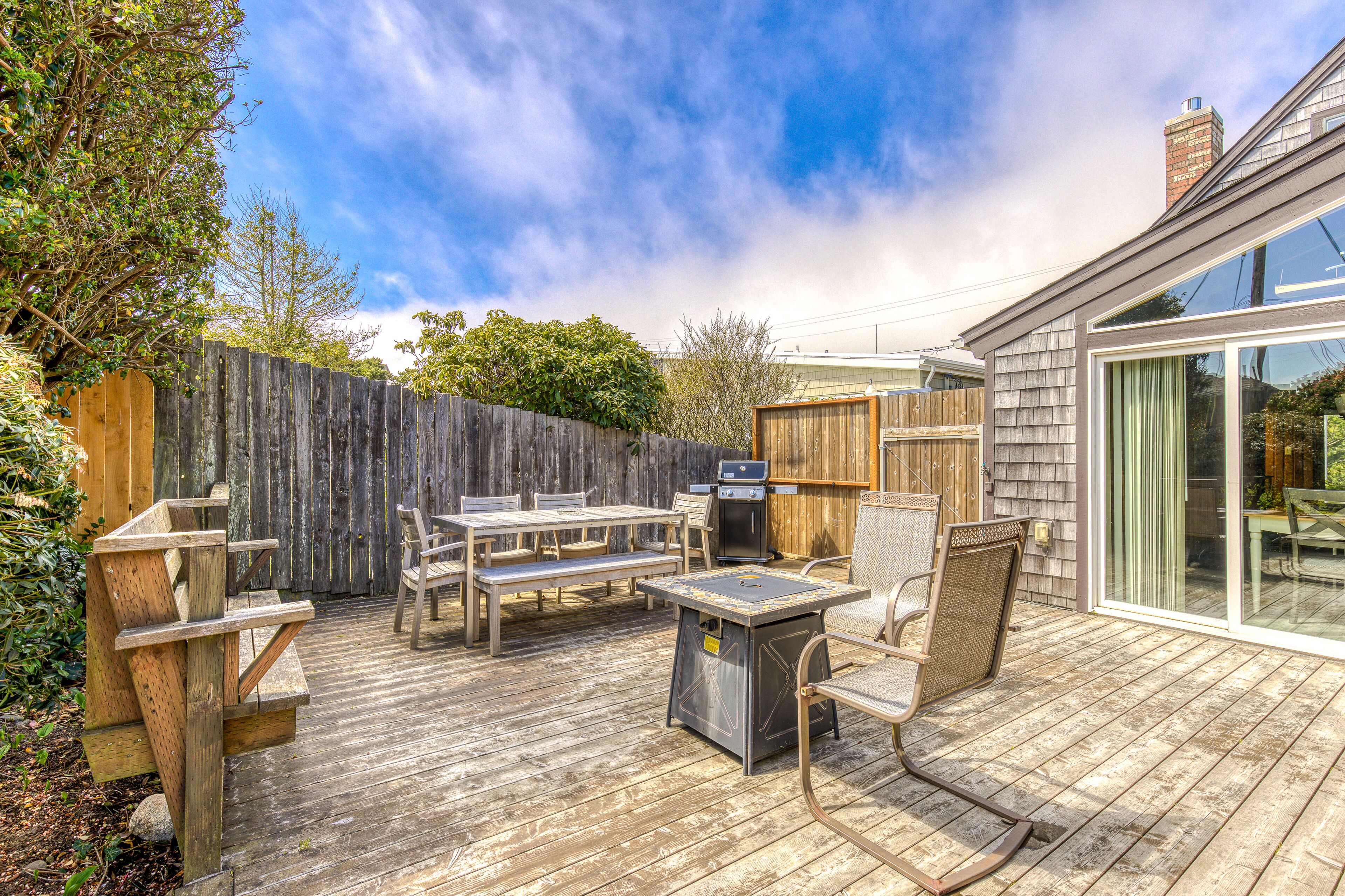 Updated Dog-Friendly House with Private Hot Tub - 1/2 Block from Beach
