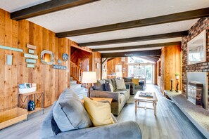 TV, fireplace, DVD player, stereo