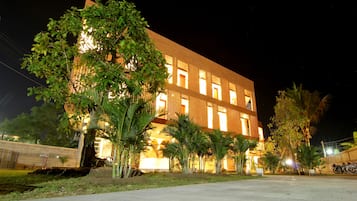 Façade de lâhĂ©bergement - soirĂ©e/nuit