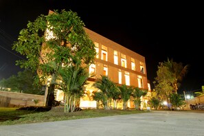 Façade de l’hébergement - soirée/nuit