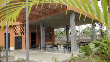 Petit déjeuner, déjeuner et dßner servis sur place