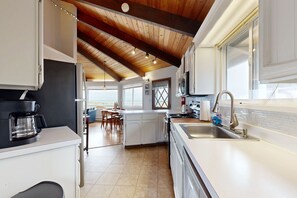 Fridge, microwave, oven, stovetop - Oceanfront octagon house with panoramic water views, WiFi, & washer/dryer (Seaside)