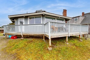 Exterior - Oceanfront octagon house with panoramic water views, WiFi, & washer/dryer (Seaside)