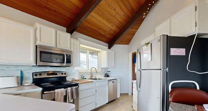 Oceanfront octagon house with panoramic water views, WiFi, & washer/dryer