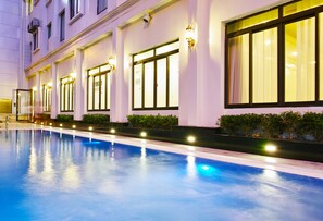 Leilighet – deluxe, 1 kingsize-seng, bassengutsikt | Utsikt fra rommet