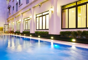 Apartment, 1 King Bed, Pool View | View from room