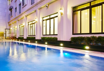  Le Haute Hotel