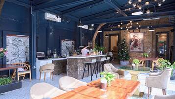 Breakfast, lunch and dinner served