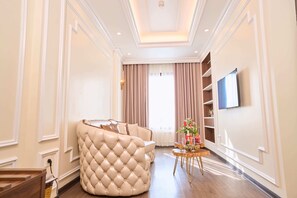 Suite, City View | Premium bedding, Select Comfort beds, minibar, in-room safe