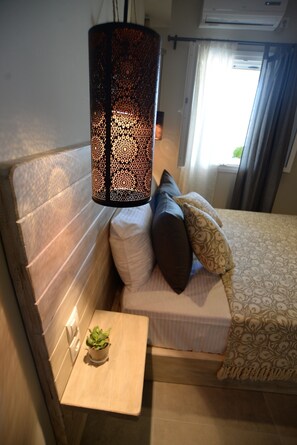 2 bedrooms, iron/ironing board, internet, bed sheets