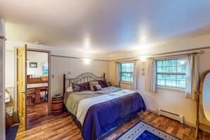 2 bedrooms, free Internet, bed sheets