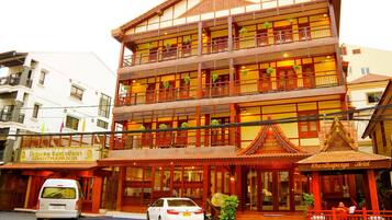 Façade de lâhĂ©bergement - soirĂ©e/nuit