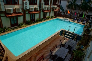 Outdoor pool, pool loungers
