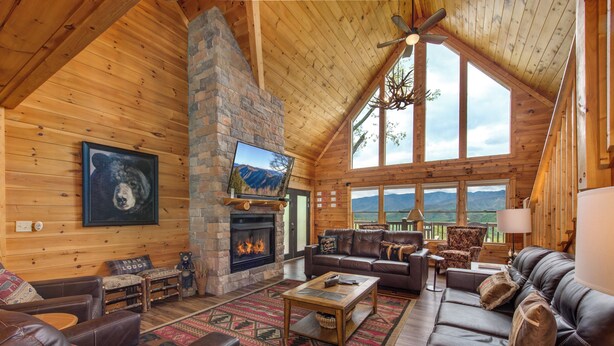 Flat-screen TV, fireplace, video games - Upscale Log Cabin, Magnificent Mountain Views, Lots of Deck for Rocking, Arcades (Gatlinburg)